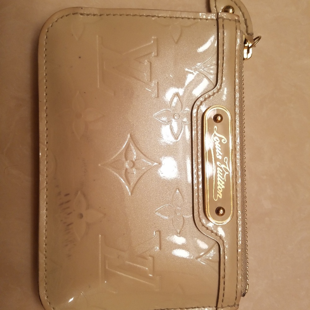 Louis Vuitton Cles Beige Vernis Keychain